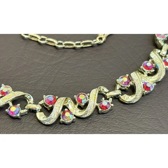Gorgeous Vintage Signed Coro Gold Tone Red AB Rhinestone Leaf Choker Necklace - Picture 2 of 11